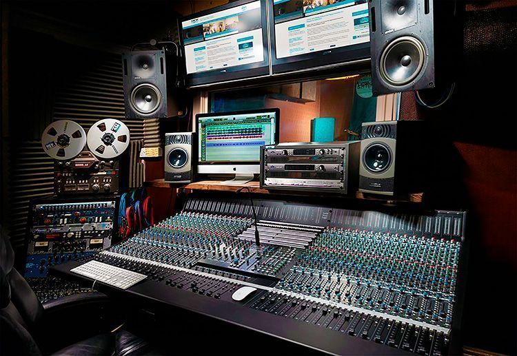 Cómo elegir los mejores auriculares para producir música en tu estudio?
